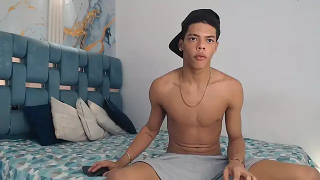 Snapshot of PRETTY_FEM chatting on 02/28/26, 01:38 PRETTY FEM online show from 02/28/26, 01:38