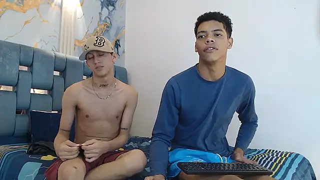 Snapshot of PRETTY_FEM chatting on 01/11/26, 06:26 PRETTY FEM online show from 01/11/26, 06:26