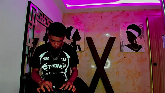 Snapshot of PRETTY_FEM chatting on 02/04/26, 01:22 PRETTY FEM online show from 02/04/26, 01:22