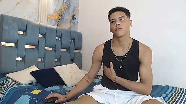 Snapshot of PRETTY_FEM chatting on 02/12/26, 01:27 PRETTY FEM online show from 02/12/26, 01:27