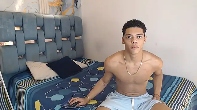 PRETTY FEM online show from 04/01/26, 01:19