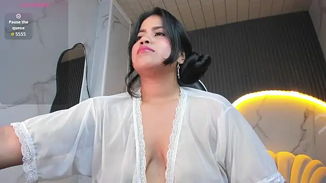 Victoria b  online show from 10/30/25, 08:01