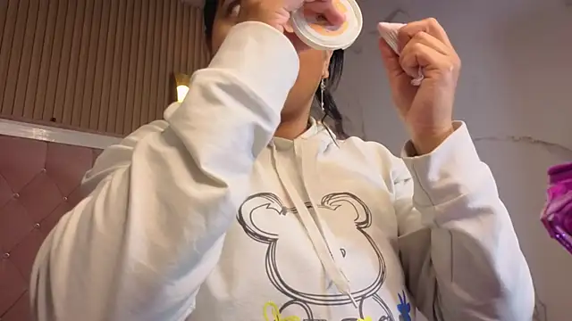 Victoria b  online show from 11/08/25, 08:23