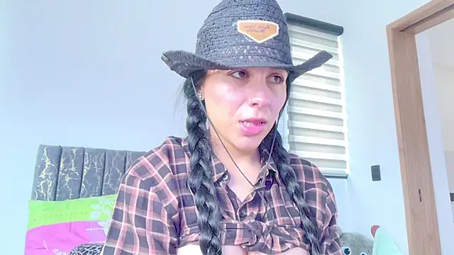 greciadom555 online show from 10/28/25, 04:28