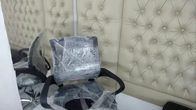 JessicaHott01 online show from 12/04/25, 07:35