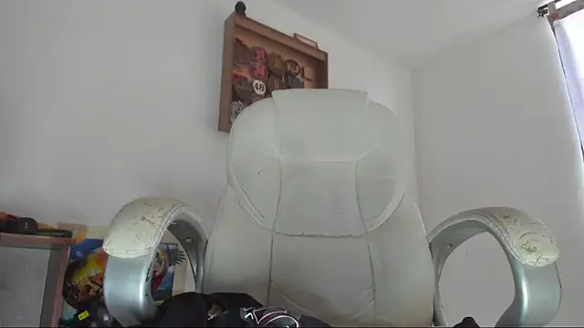 mila dash online show from 12/05/25, 11:53