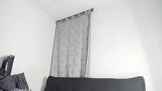 mila dash online show from 10/10/25, 01:17