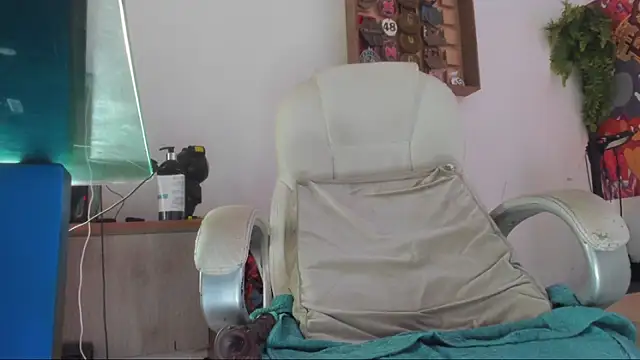 mila dash online show from 10/15/25, 01:19