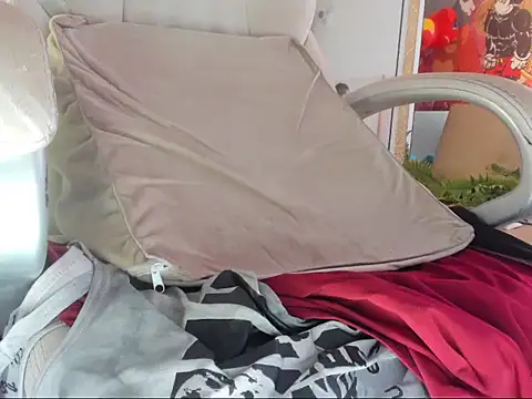 mila dash online show from 09/25/25, 12:33