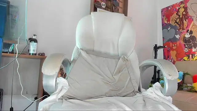 mila dash online show from 10/03/25, 01:01