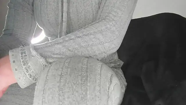 mila dash online show from 11/25/25, 01:28