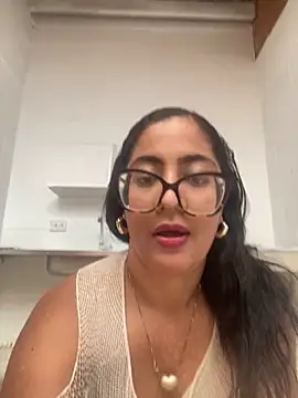 Jessyivonne online show from 10/17/25, 01:57