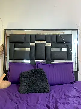 REINA ADAHARA online show from 11/18/25, 07:33