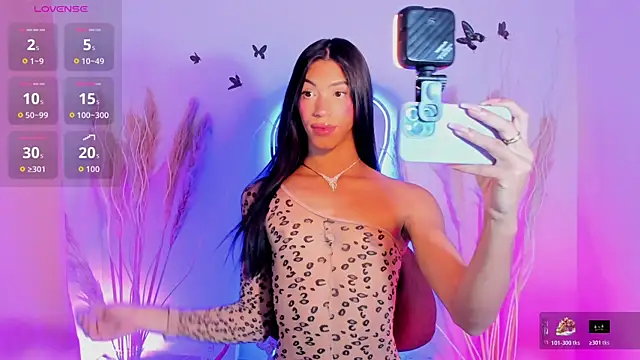 REINA ADAHARA online show from 11/08/25, 09:57