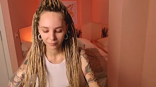 MiaGraham1 online show from 11/06/25, 08:24