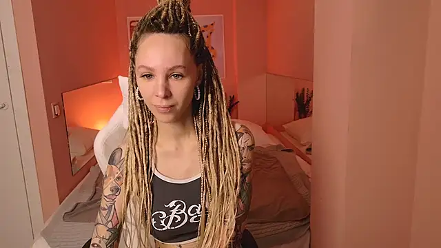 MiaGraham1 online show from 11/08/25, 05:49