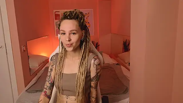 MiaGraham1 online show from 11/10/25, 07:08