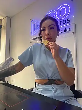 Snapshot of Sarahlove_90 chatting on 12/19/25, 05:15 Sarahlove 90 online show from 12/19/25, 05:15