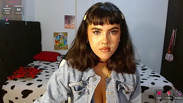 Snapshot of Divinejewel444 chatting on 10/29/25, 07:29 Divinejewel444 online show from 10/29/25, 07:29