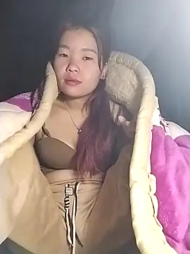 lylylove online show from 11/28/25, 10:04