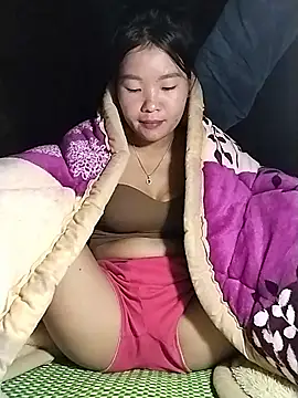 lylylove online show from 11/05/25, 12:19