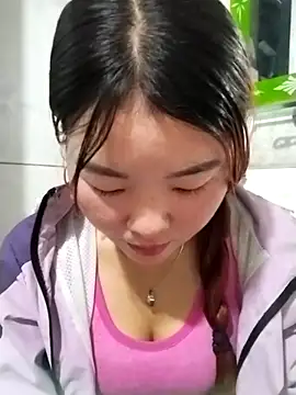 lylylove online show from 05/09/26, 05:22