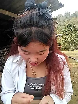 Snapshot of lylylove chatting on 03/18/26, 02:26 lylylove online show from 03/18/26, 02:26