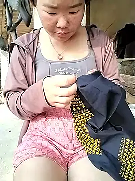 Snapshot of lylylove chatting on 04/09/26, 12:56 lylylove online show from 04/09/26, 12:56