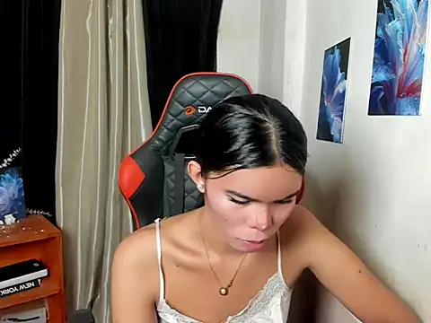 Snapshot of dianne_swift chatting on 06/28/26, 11:44 dianne swift online show from 06/28/26, 11:44