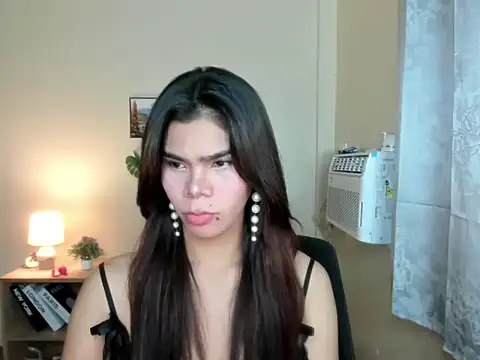Snapshot of dianne_swift chatting on 10/21/25, 03:22 dianne swift online show from 10/21/25, 03:22
