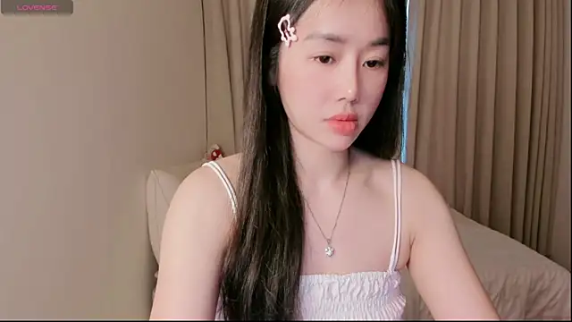 Snapshot of strawberry-ni chatting on 10/11/25, 10:05 strawberry-ni online show from 10/11/25, 10:05