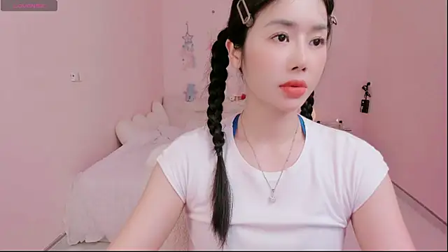 Snapshot of strawberry-ni chatting on 09/19/25, 04:49 strawberry-ni online show from 09/19/25, 04:49