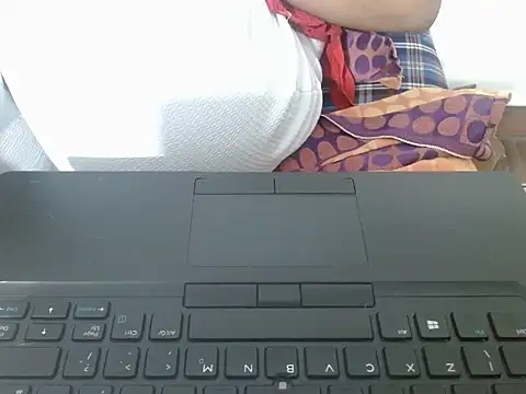 Snapshot of Vaani_Singha chatting on 10/17/25, 03:03 Vaani Singha online show from 10/17/25, 03:03