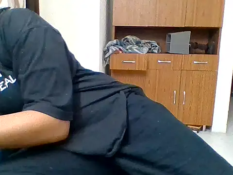 Snapshot of Vaani_Singha chatting on 10/12/25, 07:37 Vaani Singha online show from 10/12/25, 07:37