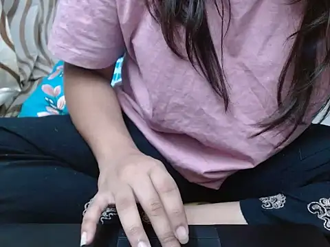 Snapshot of Vaani_Singha chatting on 10/11/25, 03:35 Vaani Singha online show from 10/11/25, 03:35