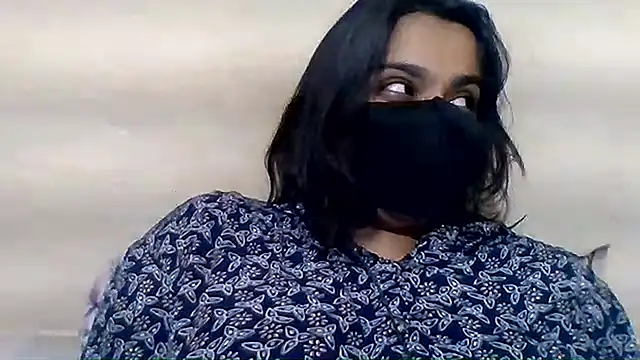 Snapshot of Vaani_Singha chatting on 06/04/26, 02:44 Vaani Singha online show from 06/04/26, 02:44