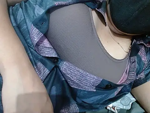 Snapshot of Vaani_Singha chatting on 09/14/25, 05:41 Vaani Singha online show from 09/14/25, 05:41