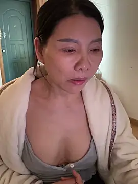 xiiuuff18 online show from 11/28/25, 12:33