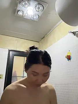 xiiuuff18 online show from 07/15/26, 12:23