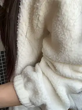 xiiuuff18 online show from 10/24/25, 01:37