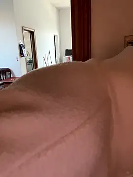 xiiuuff18 online show from 11/15/25, 12:25