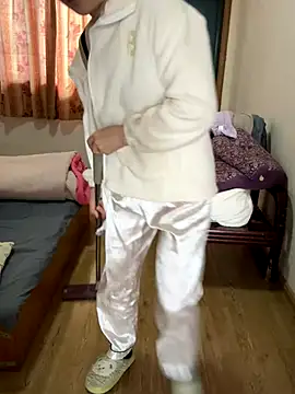 xiiuuff18 online show from 10/22/25, 01:16