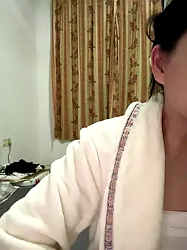 xiiuuff18 online show from 11/24/25, 11:43