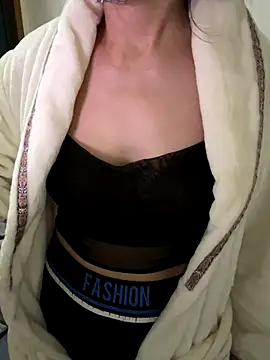 xiiuuff18 online show from 11/23/25, 11:37