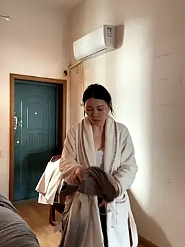 xiiuuff18 online show from 12/16/25, 01:43