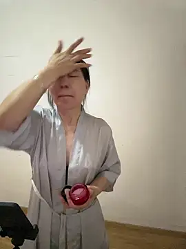 xiiuuff18 online show from 06/23/26, 12:41