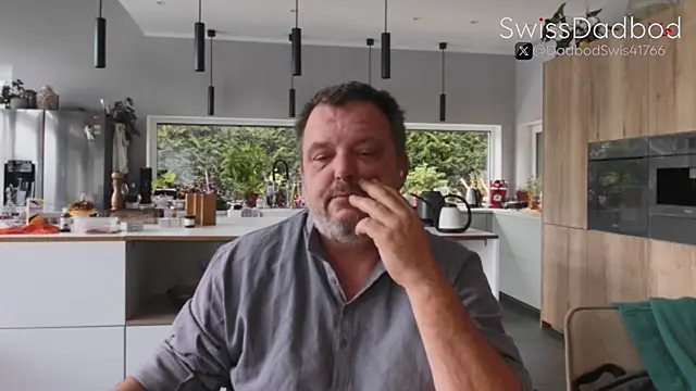 Snapshot of SwissDadbod chatting on 10/05/25, 10:17 SwissDadbod online show from 10/05/25, 10:17