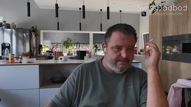 Snapshot of SwissDadbod chatting on 10/01/25, 11:14 SwissDadbod online show from 10/01/25, 11:14