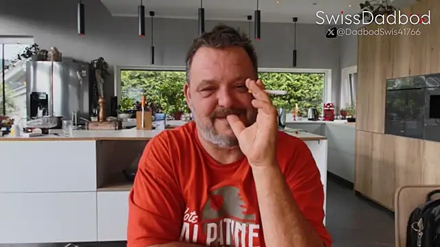 Snapshot of SwissDadbod chatting on 09/09/25, 02:37 SwissDadbod online show from 09/09/25, 02:37