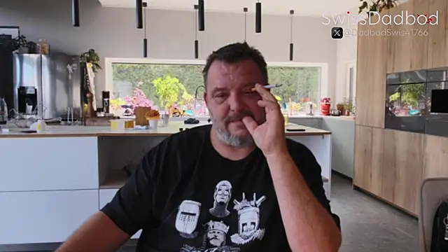 Snapshot of SwissDadbod chatting on 09/14/25, 12:05 SwissDadbod online show from 09/14/25, 12:05